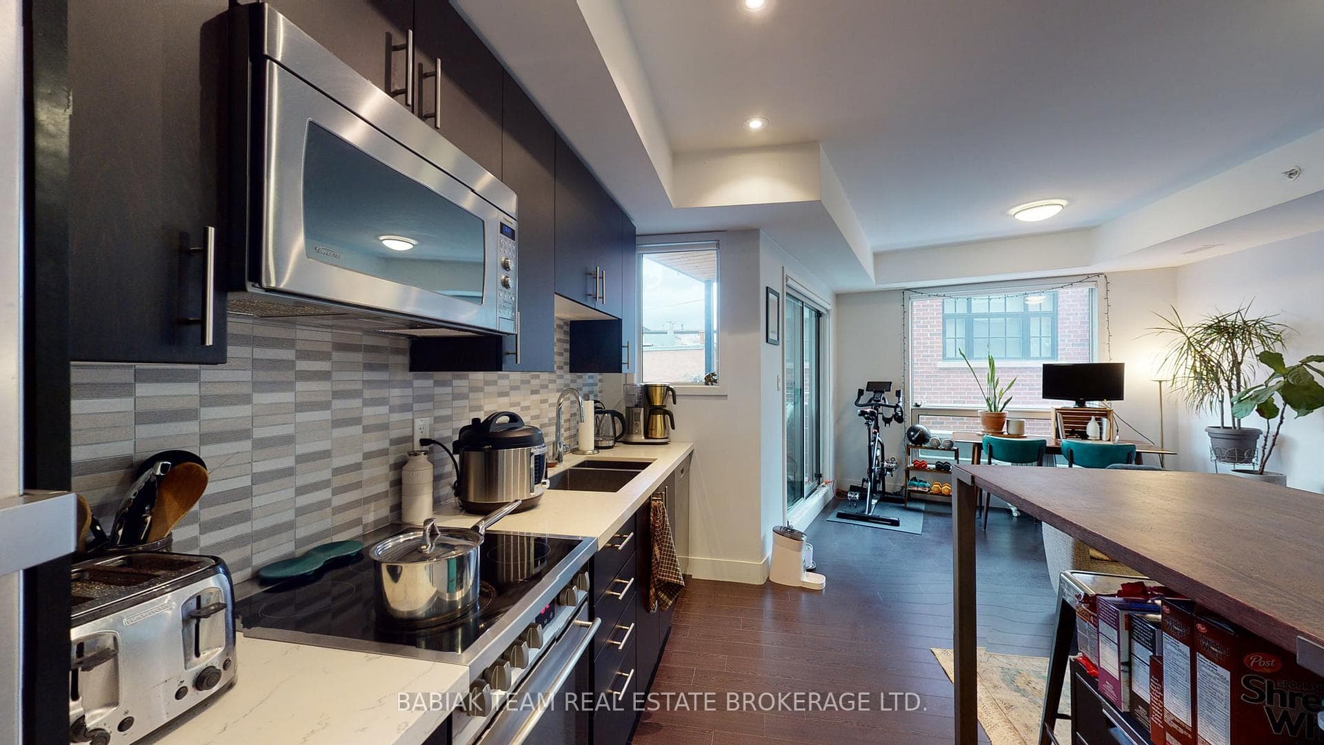 332 High Park Avenue Unit 203 photo 2