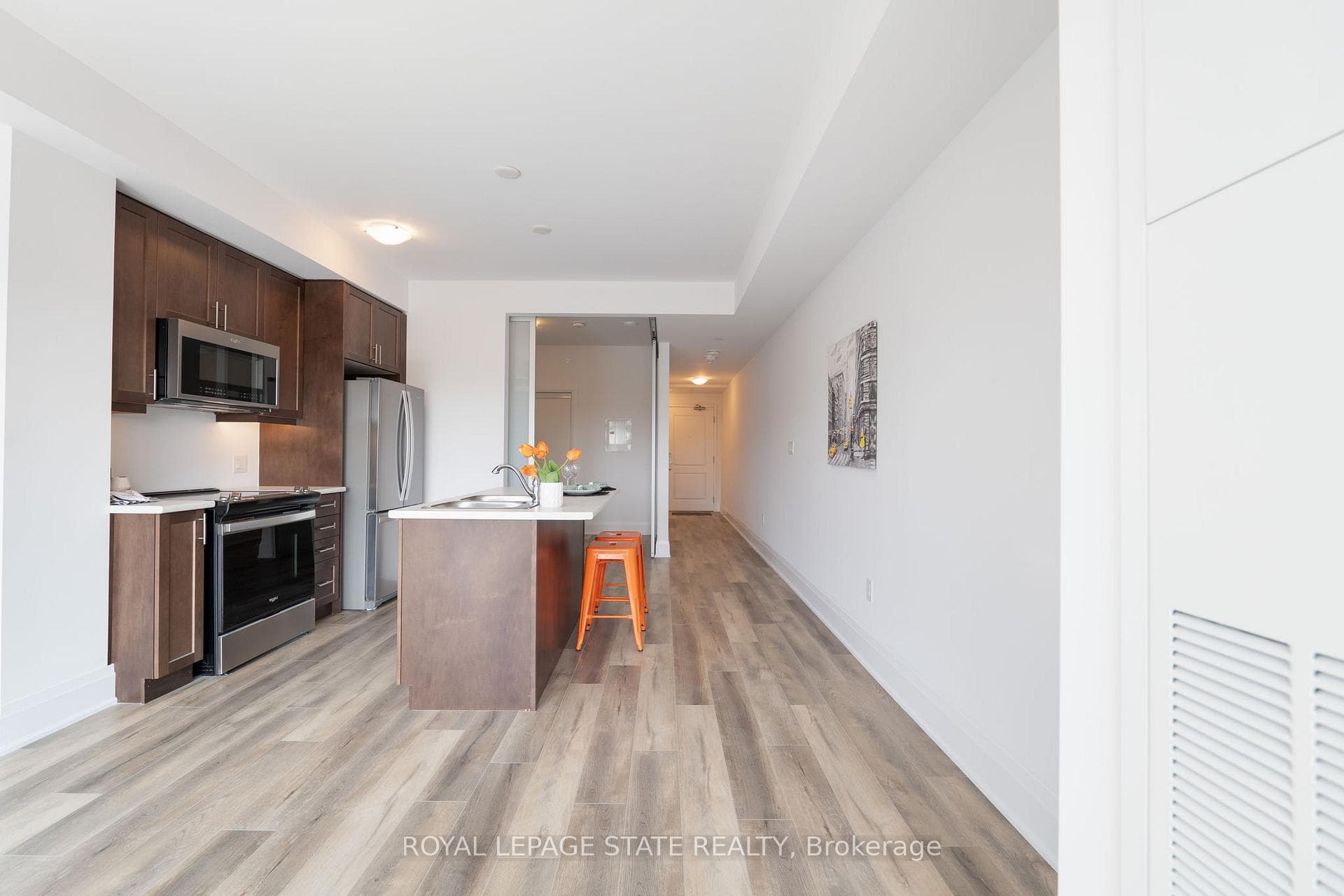 470 Dundas Street Unit 422 photo 3