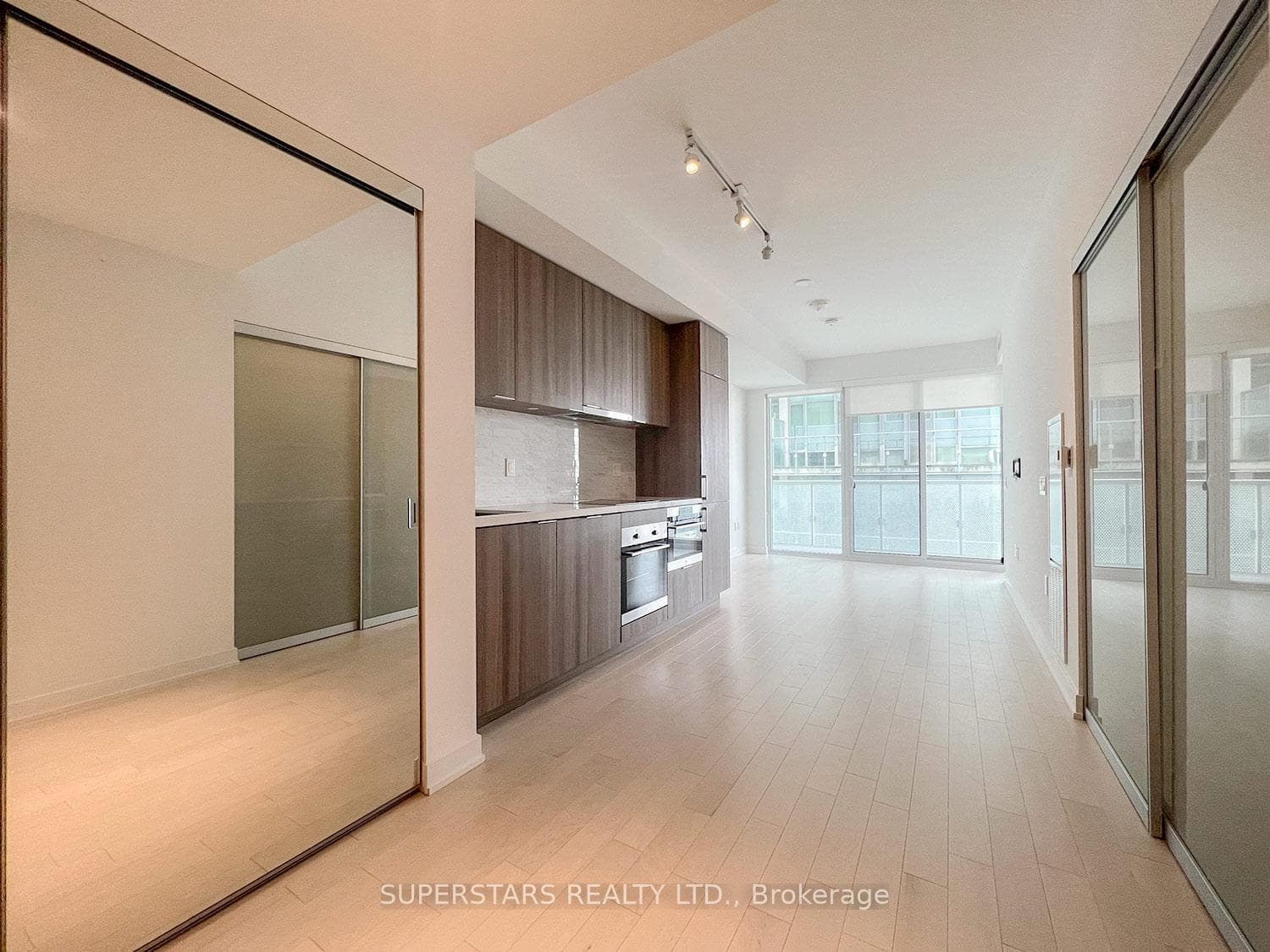 15 Queens Quay Unit 410 photo 6