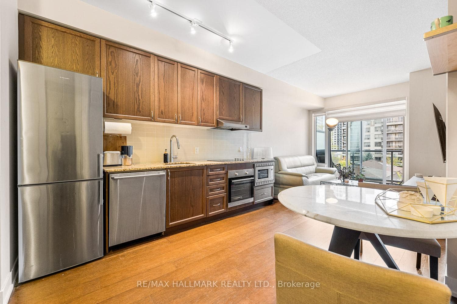7 Kenaston Gardens Unit 226 photo 2