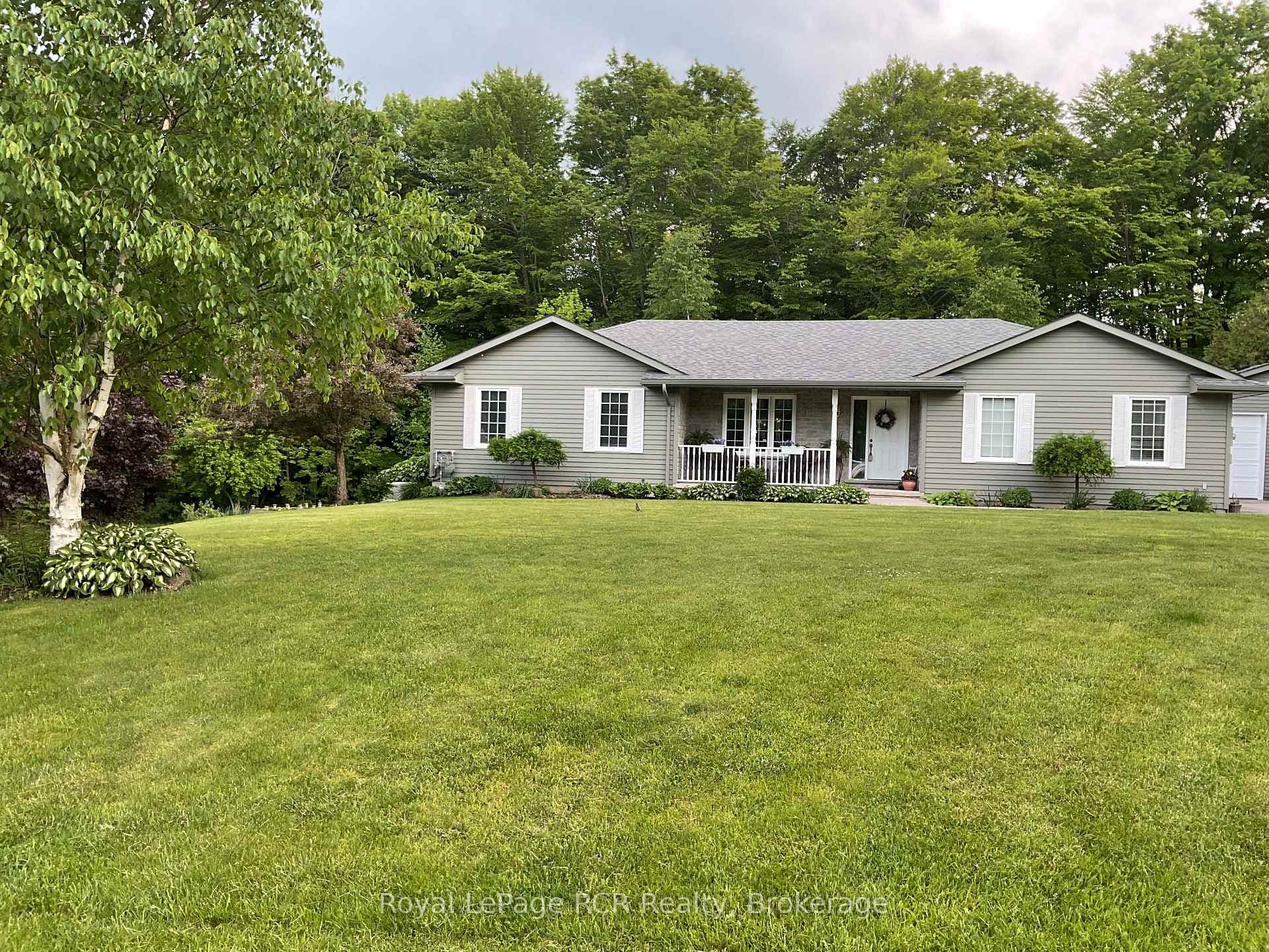 107 MAPLE RIDGE Crescent photo 1