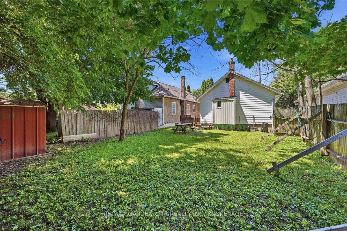 106 Carlton Street photo 25