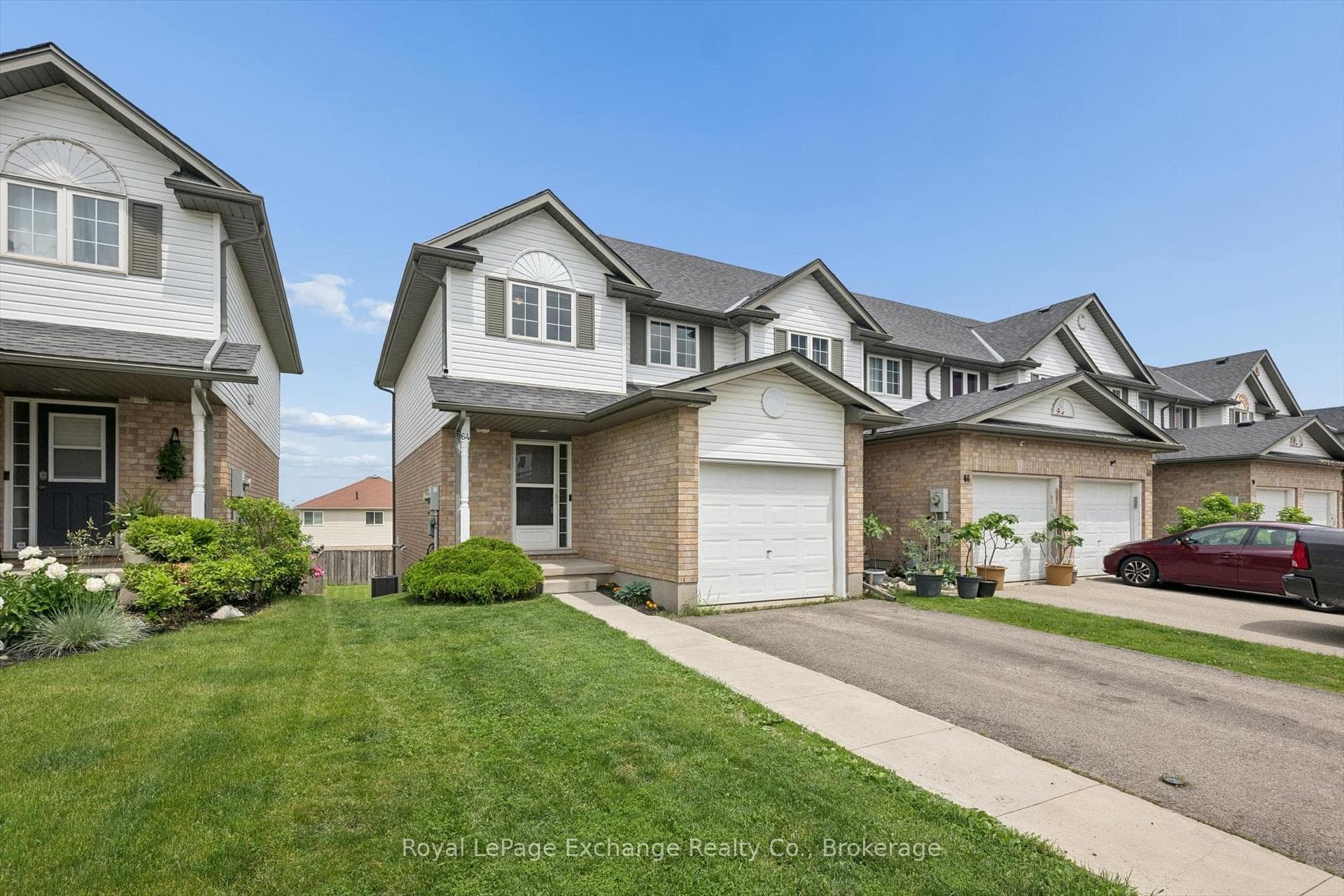 64 Hasler Crescent photo 3