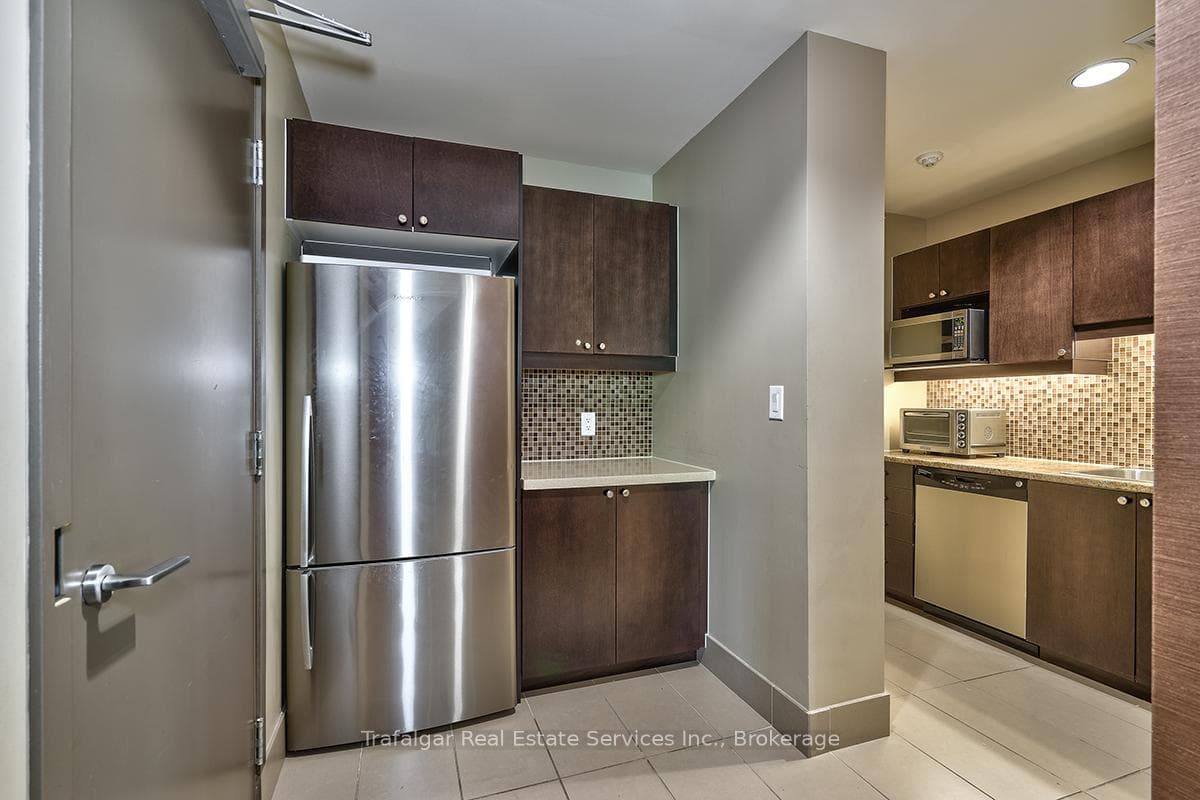 1055 Southdown Road Unit 512 photo 16