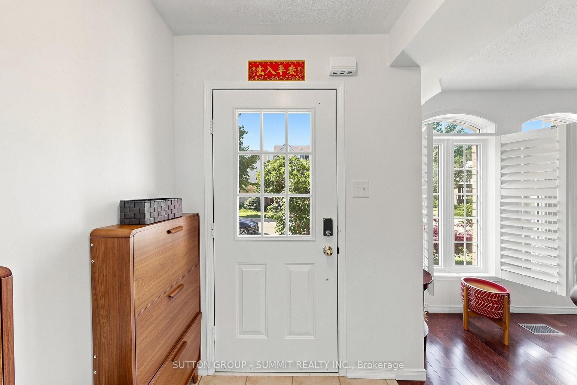 141 Gatwick Drive photo 3