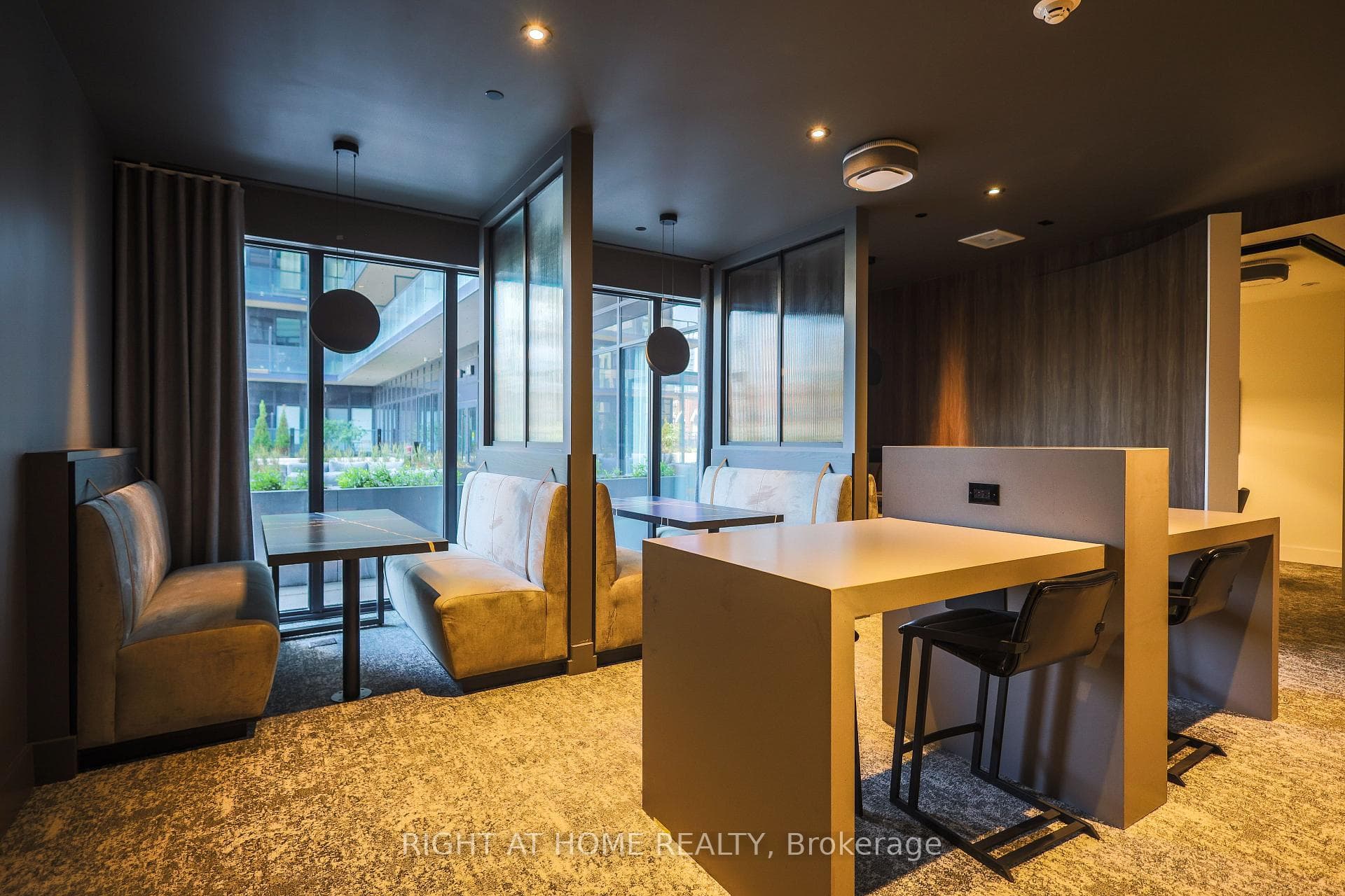 285 Dufferin Street Unit 704 photo 32