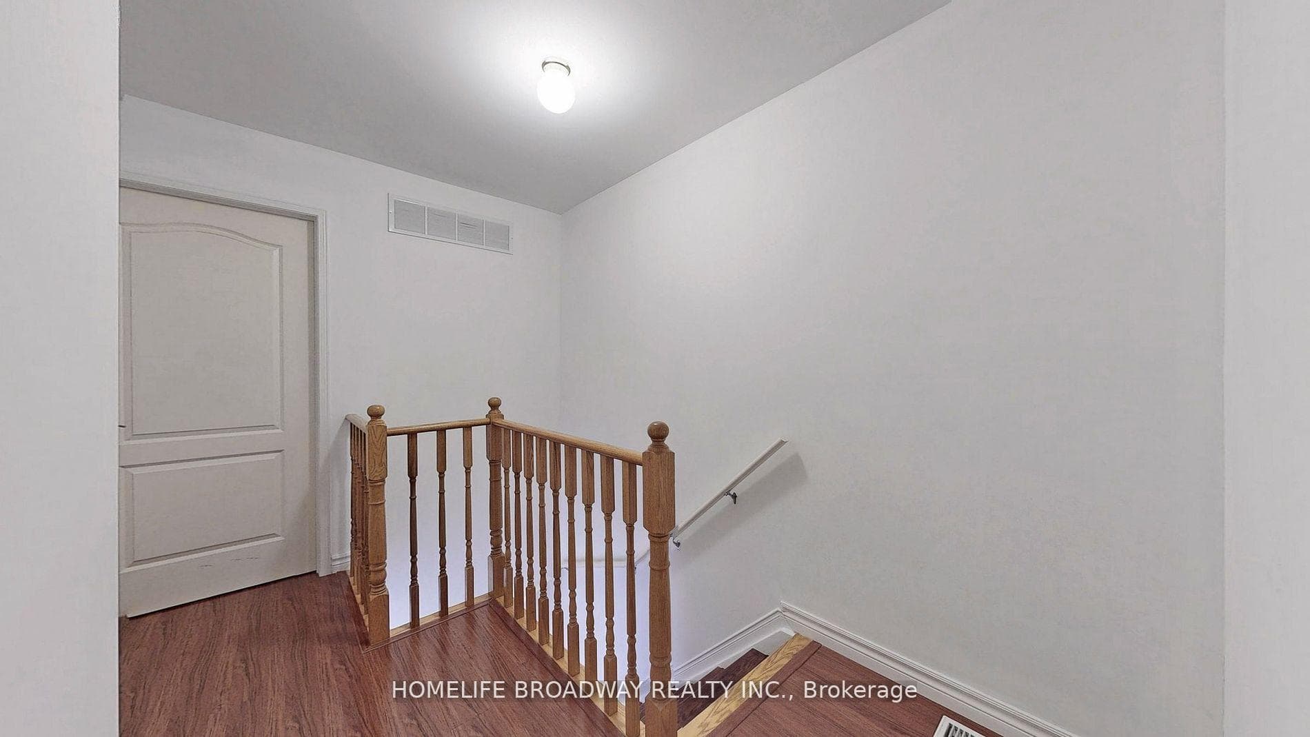 5682 Sheppard Avenue photo 20