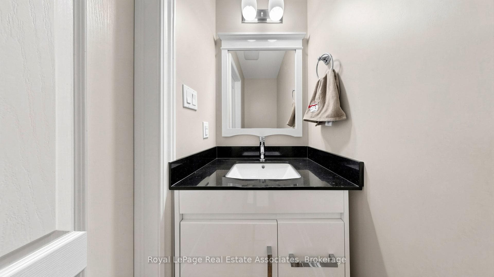 71 Addington Crescent photo 28
