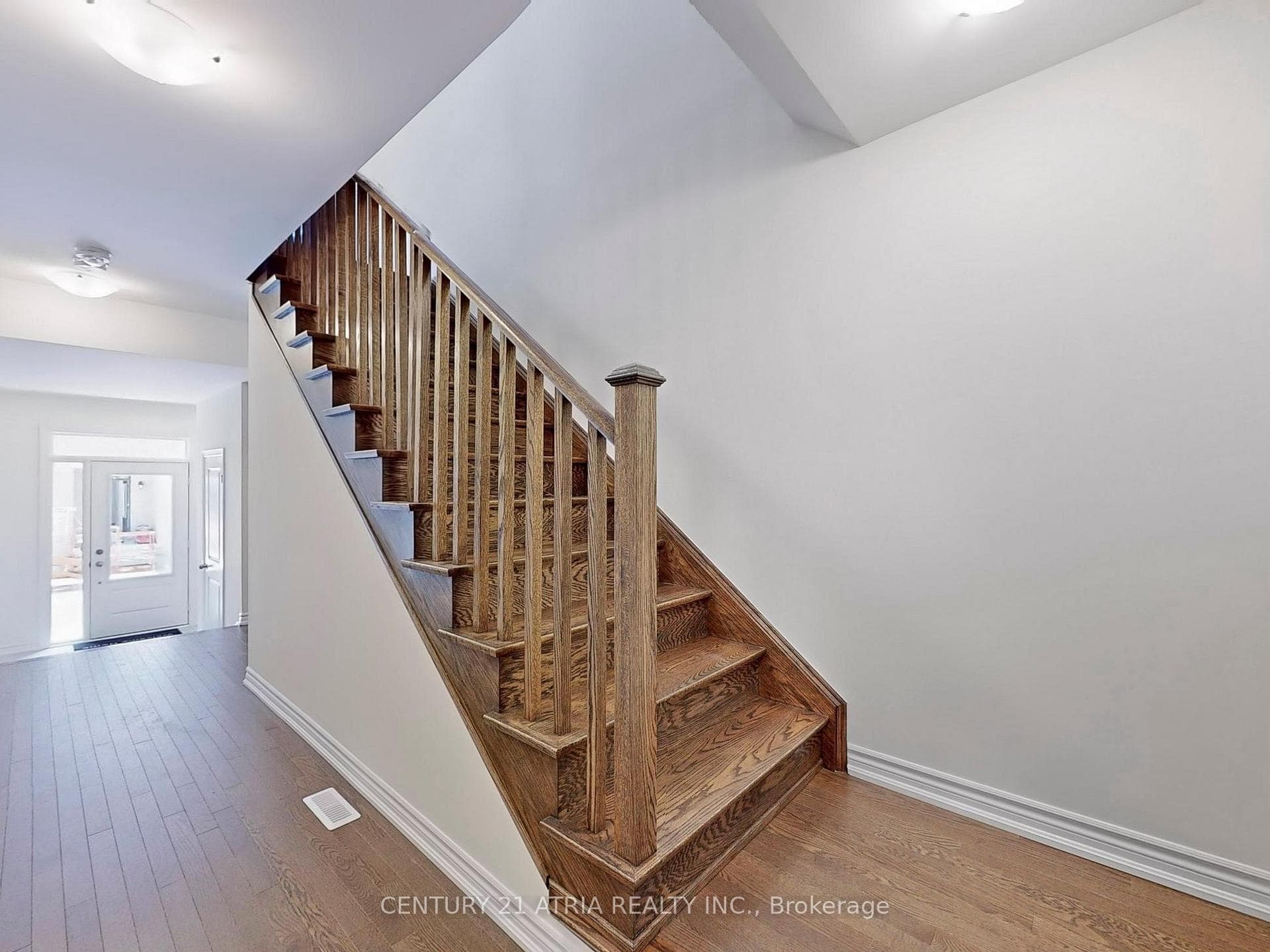 12 Gunton Street photo 3