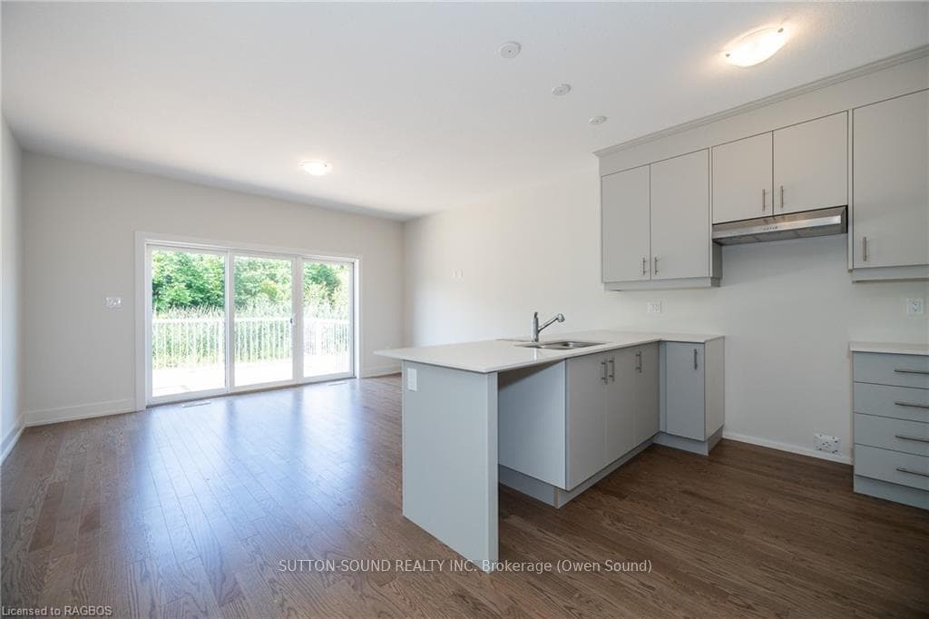 177 HAWTHORN Crescent photo 4