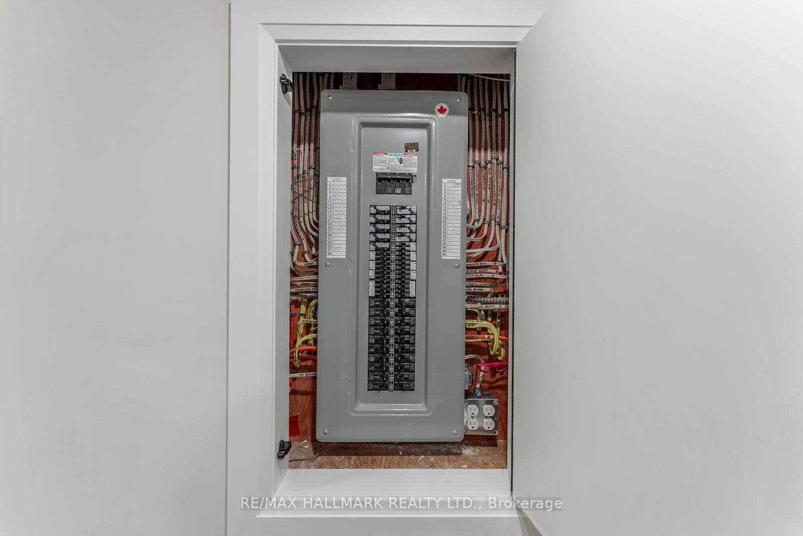 Upgraded 200 Amp Electrical.