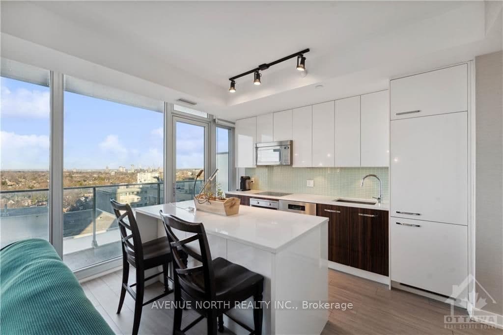 111 CHAMPAGNE Avenue Unit 1702 photo 15