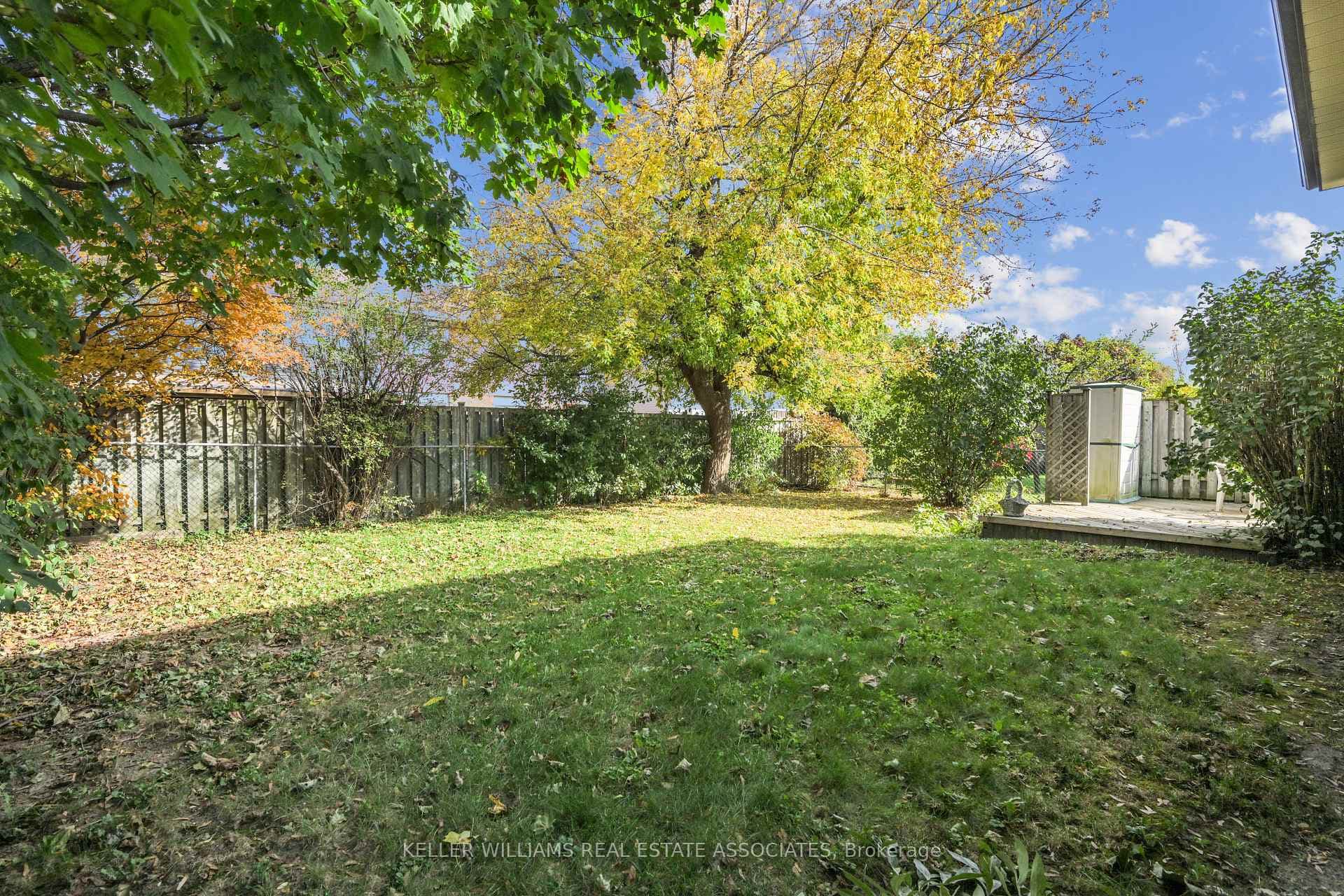 384 Centre Street photo 35