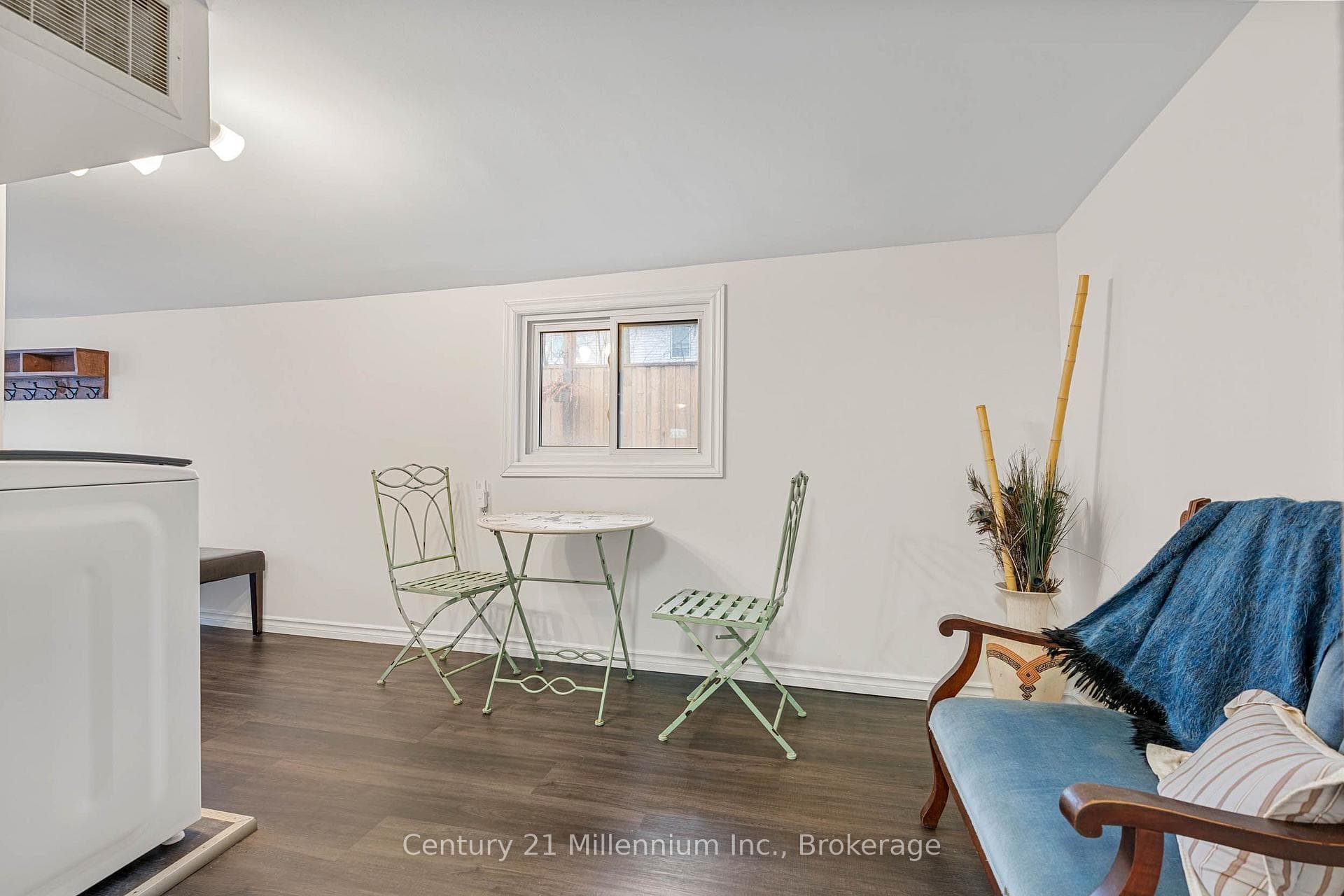 251 William Street photo 15
