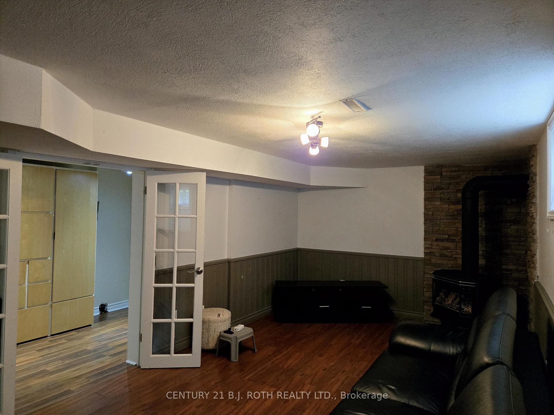 105 Chieftain Crescent photo 8