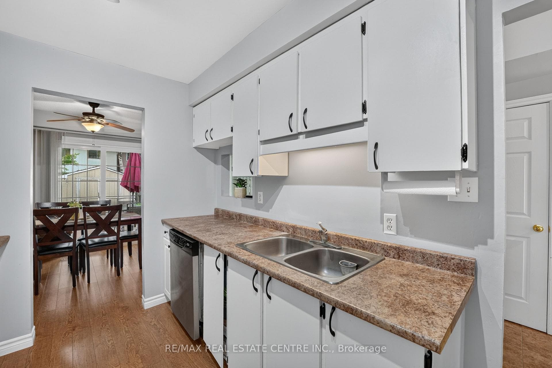 23 Burbank Crescent photo 9