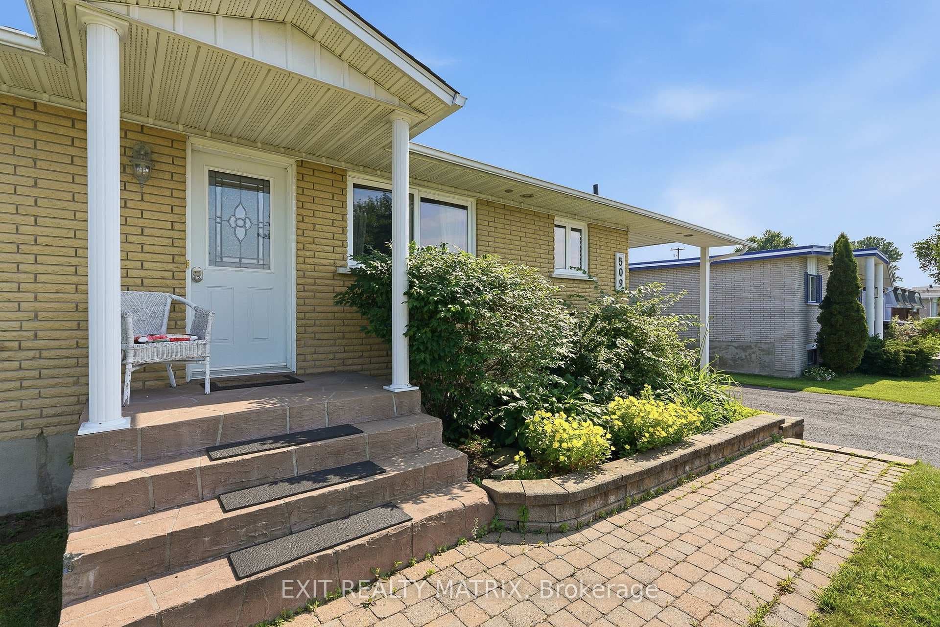 509 Ghislain Street photo 3