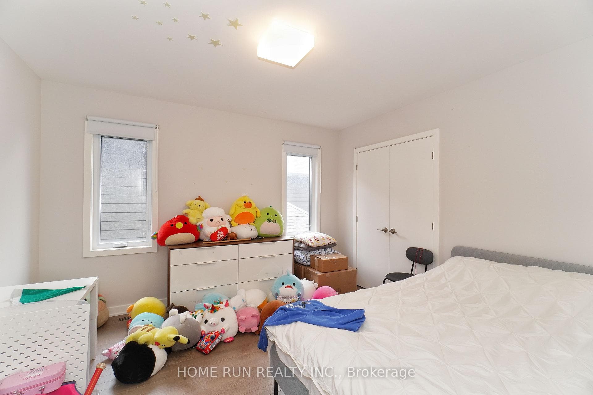 250 Soprano Avenue photo 29