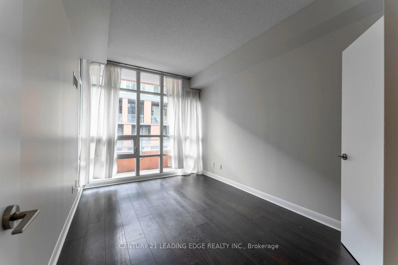 15 Bruyeres Mews Unit 517 photo 9