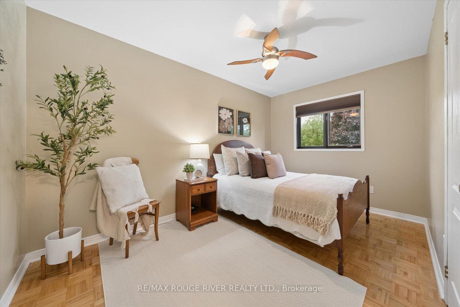 1325 Lakeshore Road photo 15