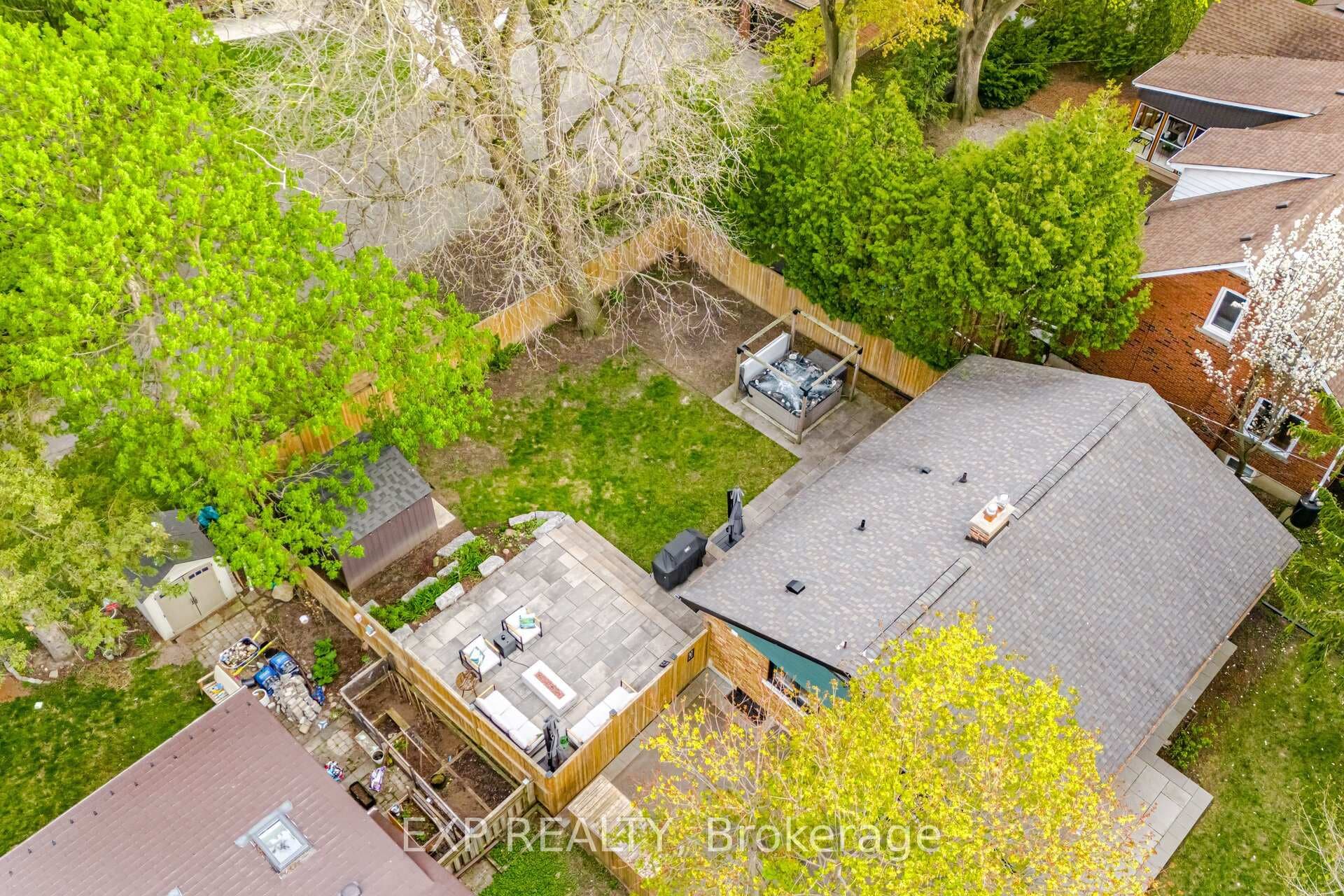 11 Armstrong Street photo 40