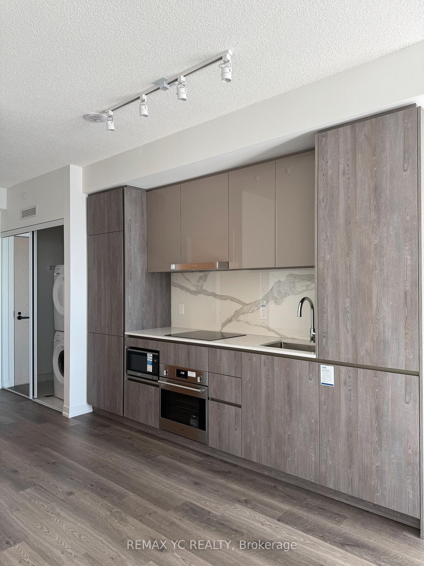8 Interchange Way Unit 4311 photo 2