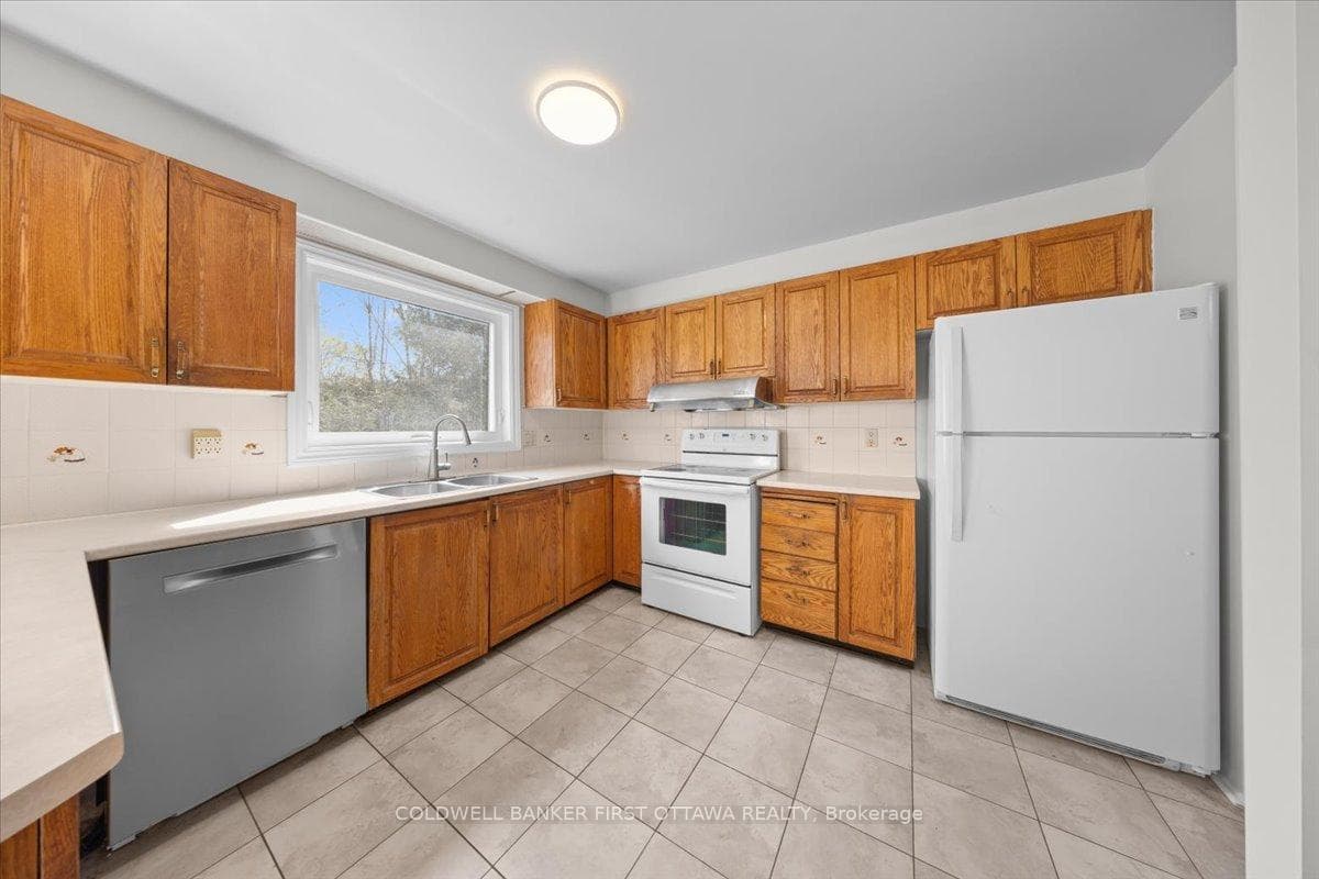 1841 Thistleleaf Crescent photo 8