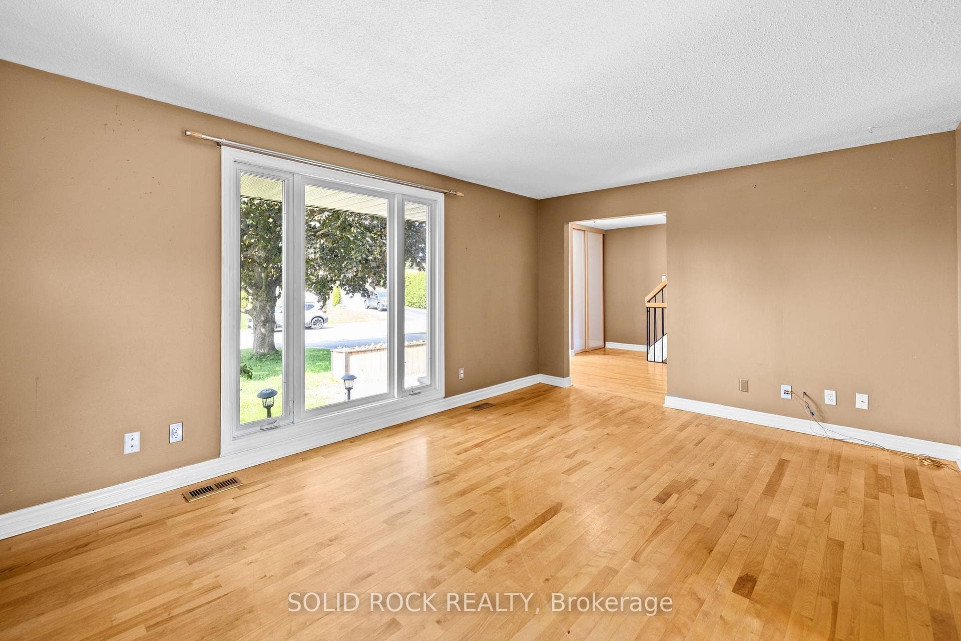 1631 Charbonneau Street photo 8