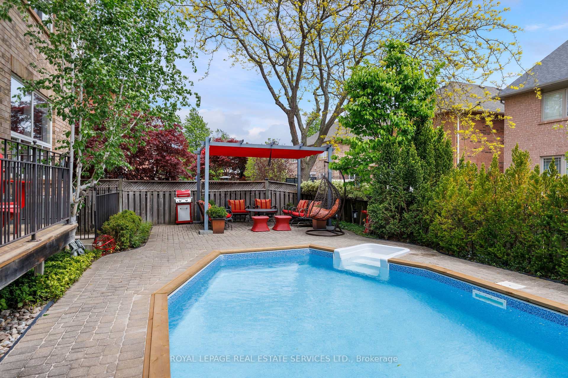1392 Pinecliff Road photo 2