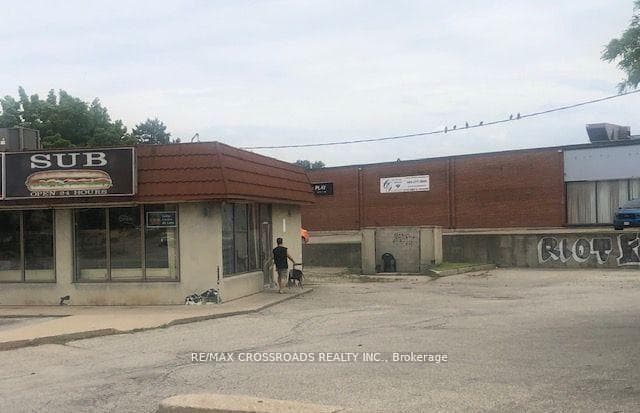 2100 Dundas Street photo 5