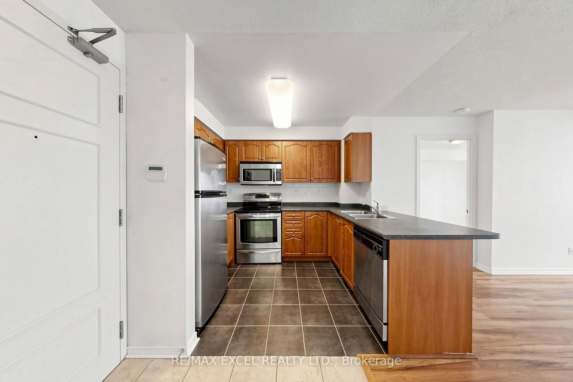 350 Red Maple Road Unit 508 photo 14