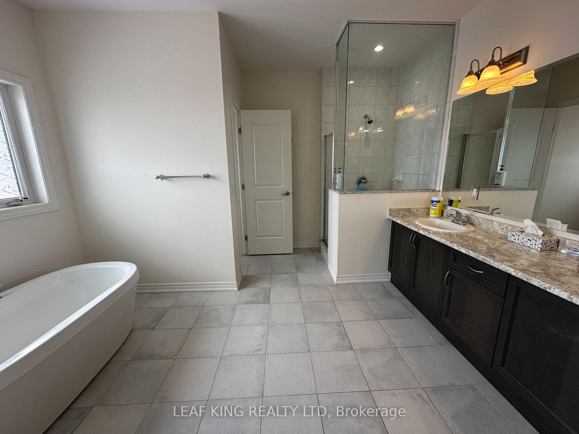 35 Morrison Drive photo 8