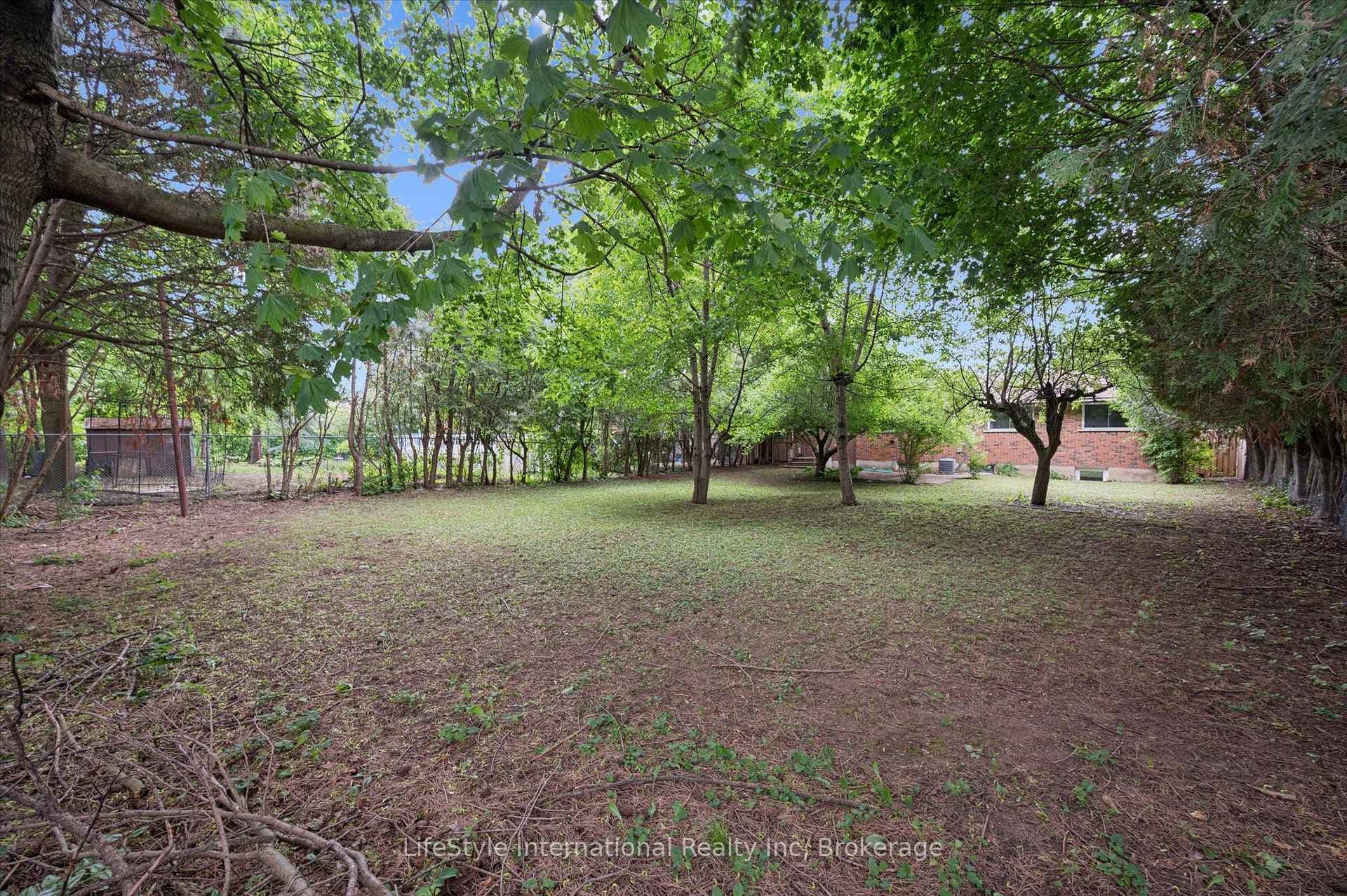 113 Applewood Crescent photo 39
