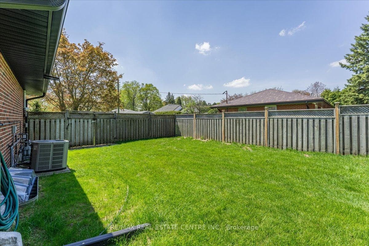 6 Maple Grove Road photo 37