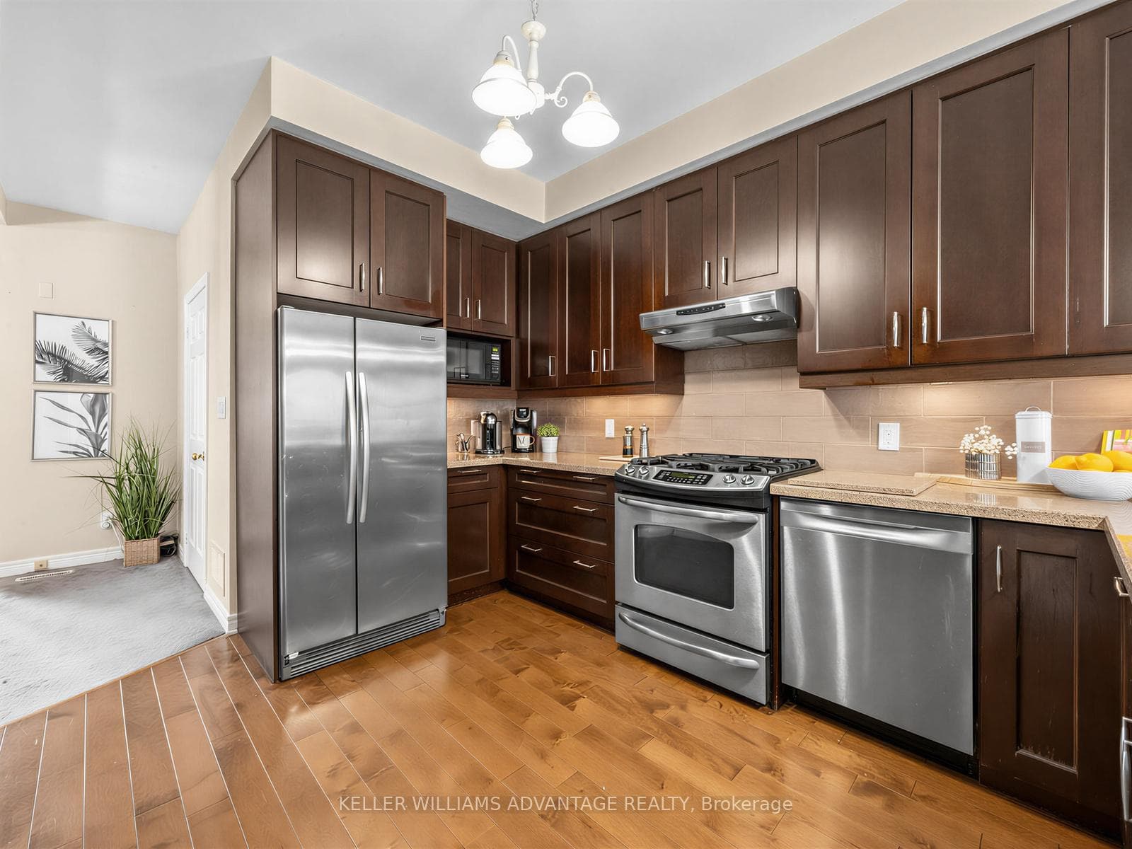 98 Coalport Drive photo 4