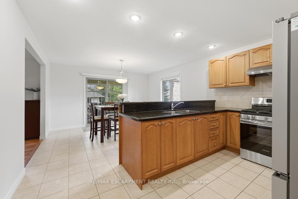 80 Lister Avenue photo 12