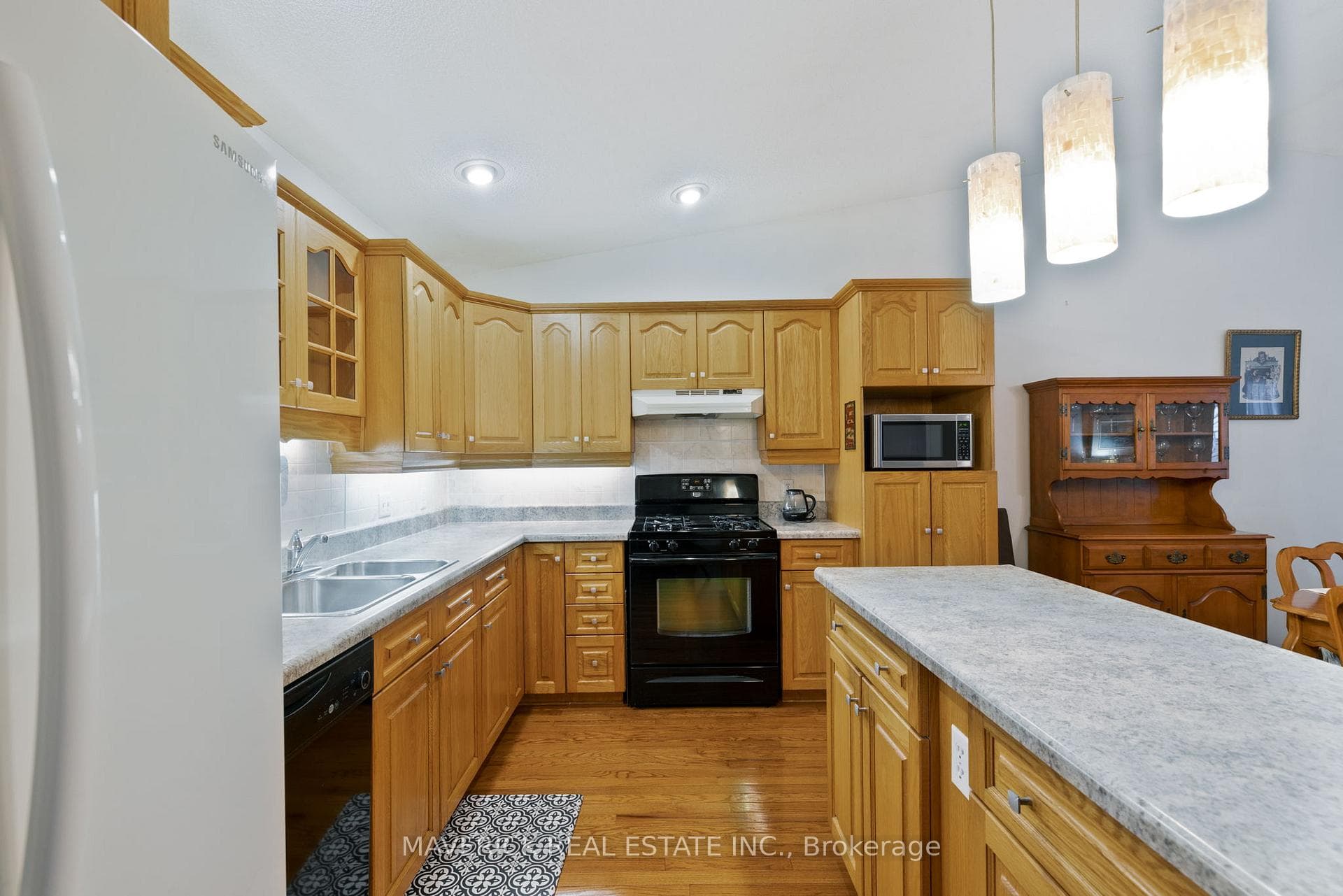 98 Carrie Crescent photo 19