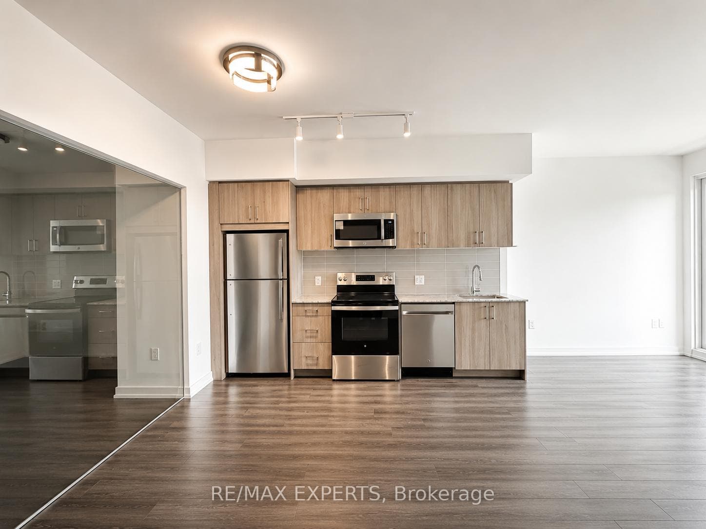4010 Eglinton Avenue Unit 427 photo 11