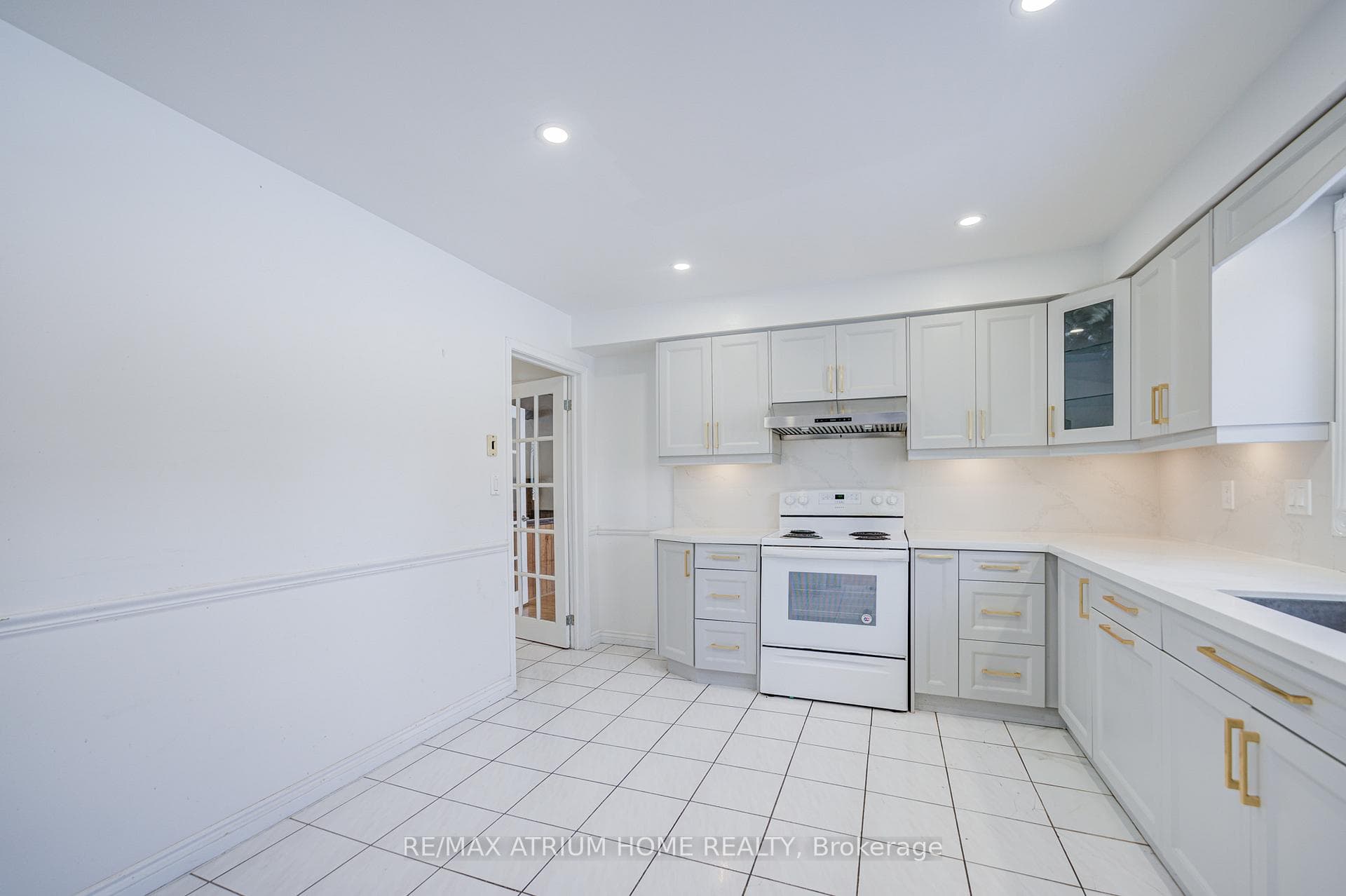 48 Whitehorn Crescent photo 16