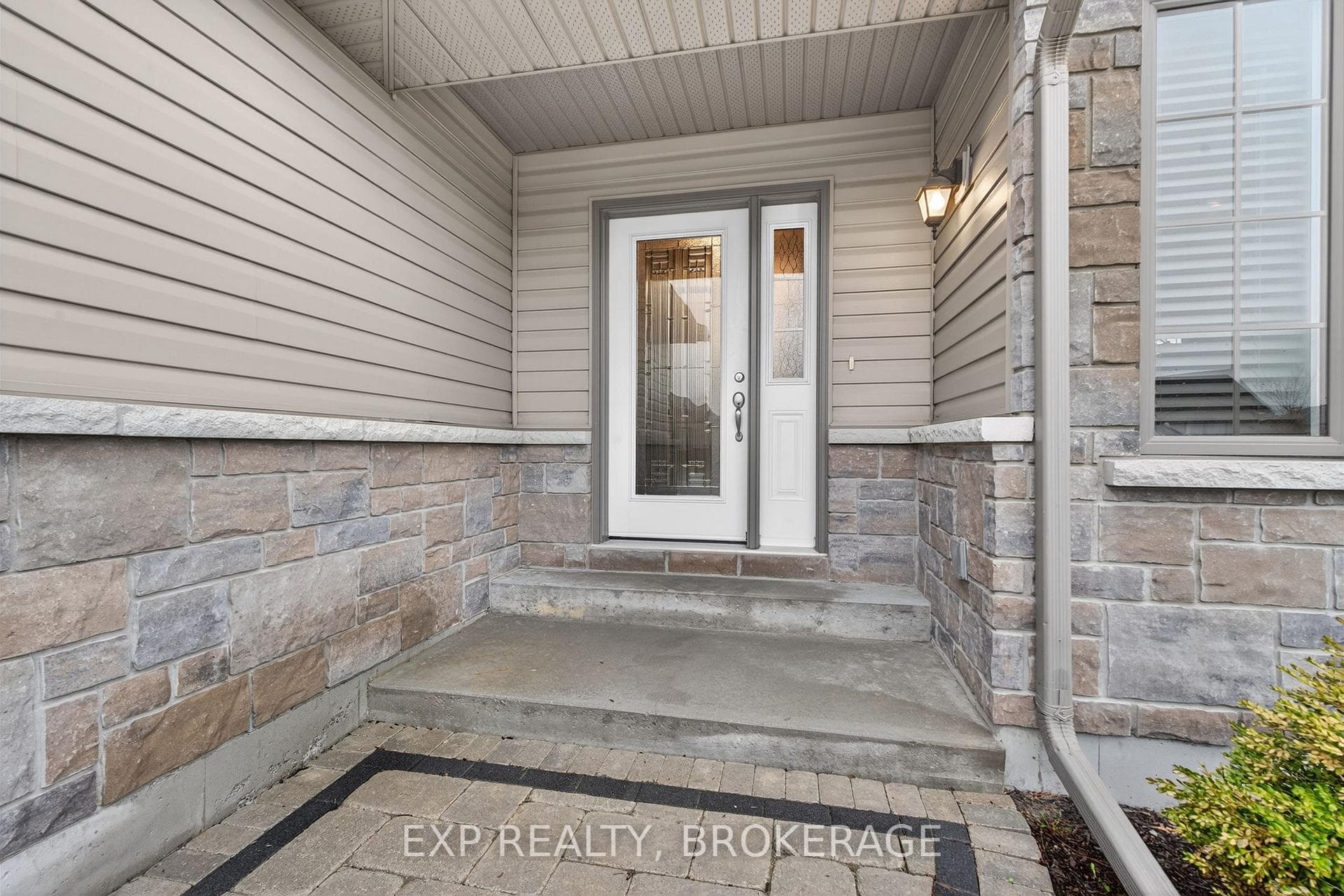 79 DEACON Place photo 3