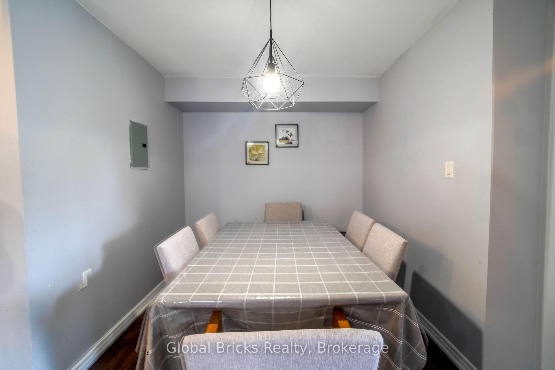 872 Sheppard Avenue photo 5