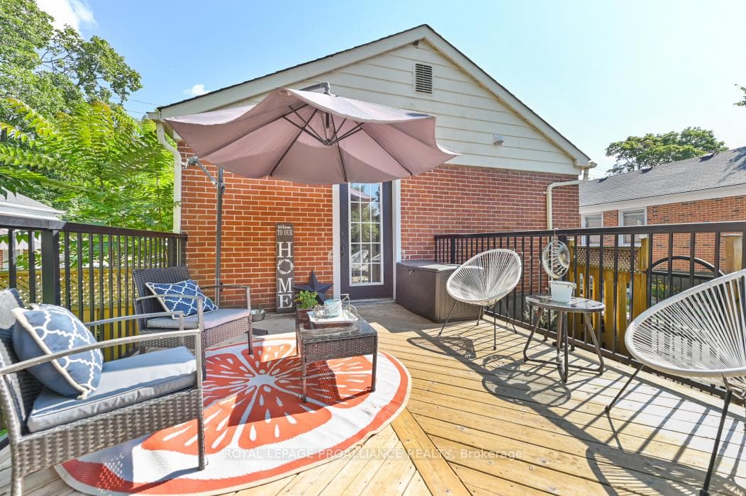 300 VICTORIA Avenue photo 25