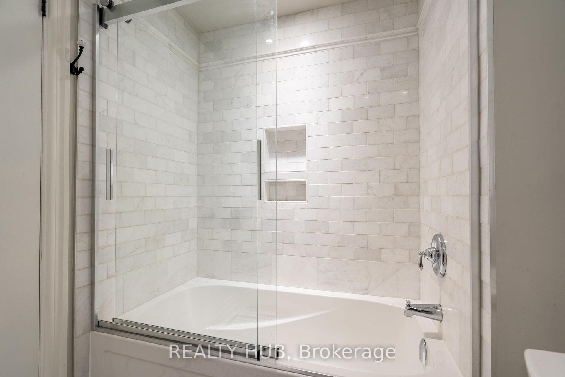 895 MAPLE Avenue Unit 322 photo 22