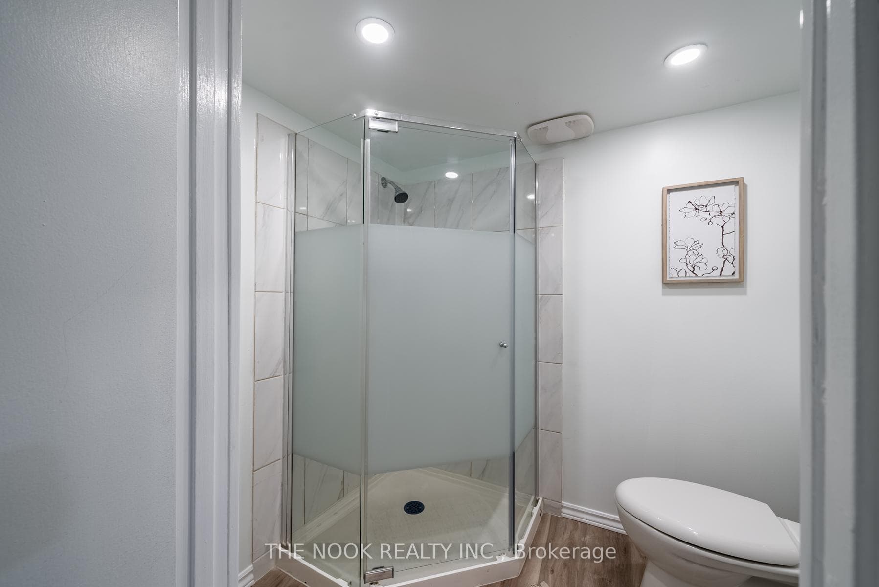 213 Broadway Avenue photo 24