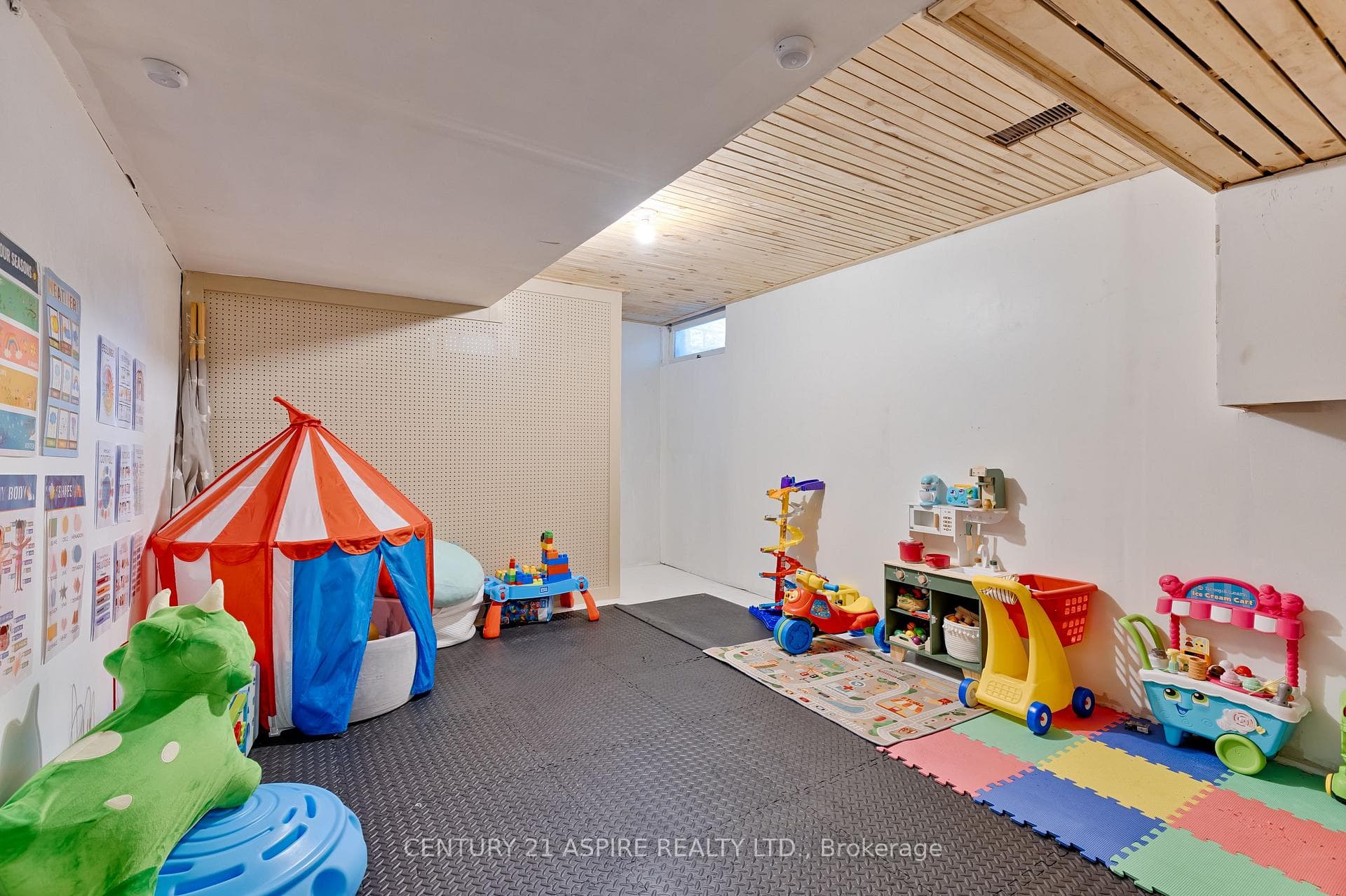 22 Harris Crescent photo 24