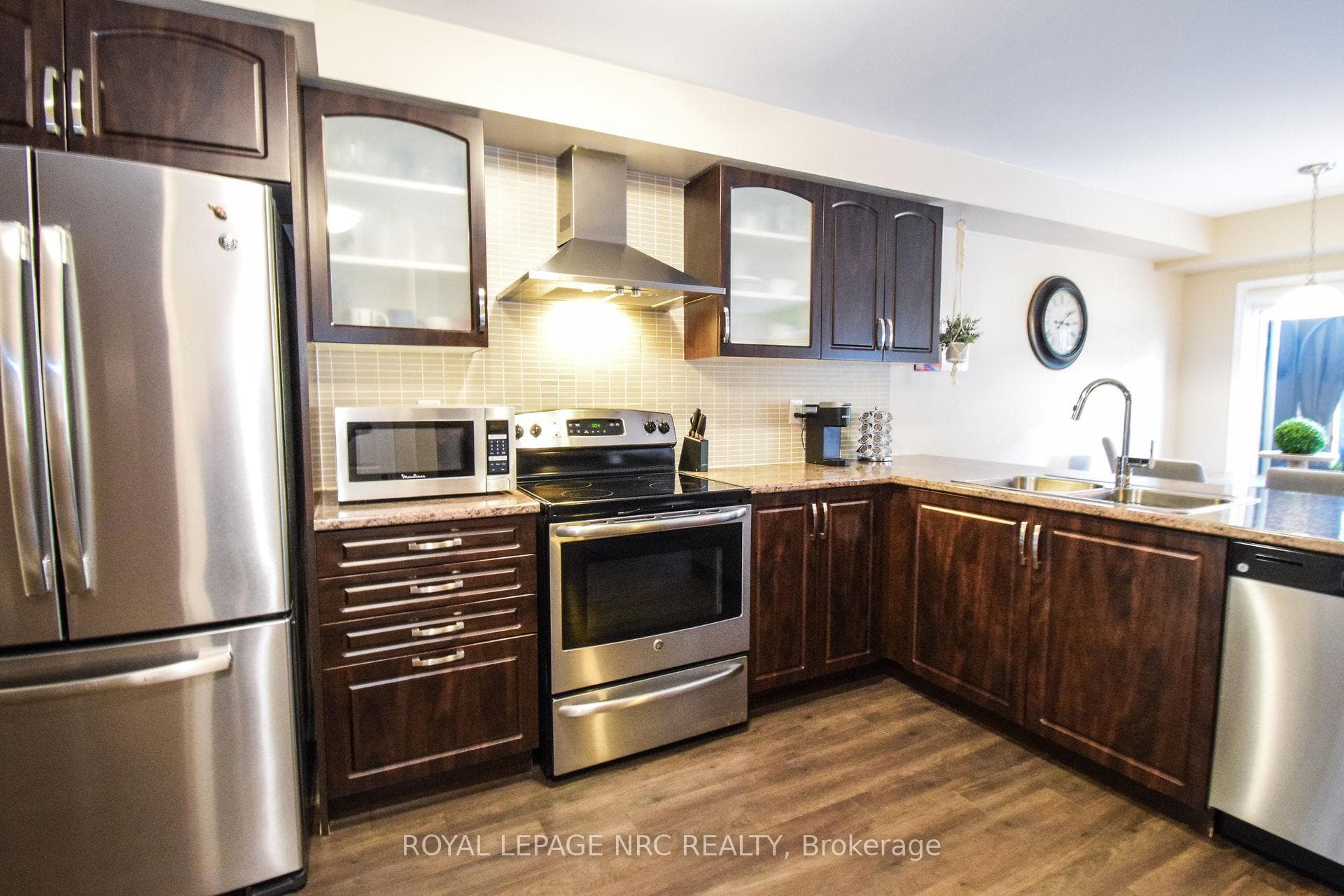 8683 Dogwood Crescent photo 4