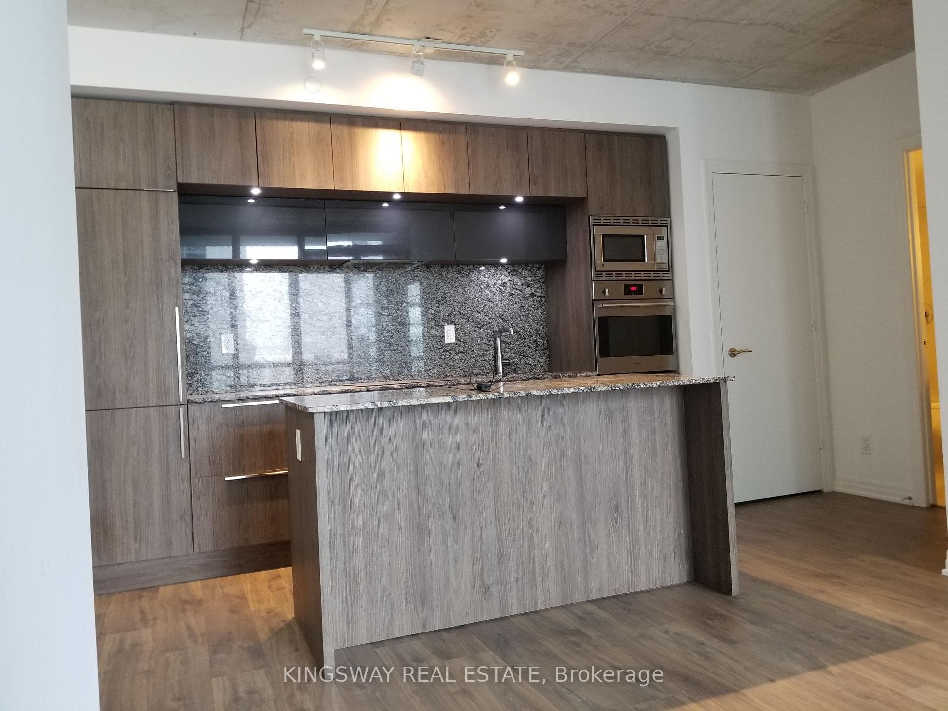 88 Blue Jays Way Unit 3001 photo 5