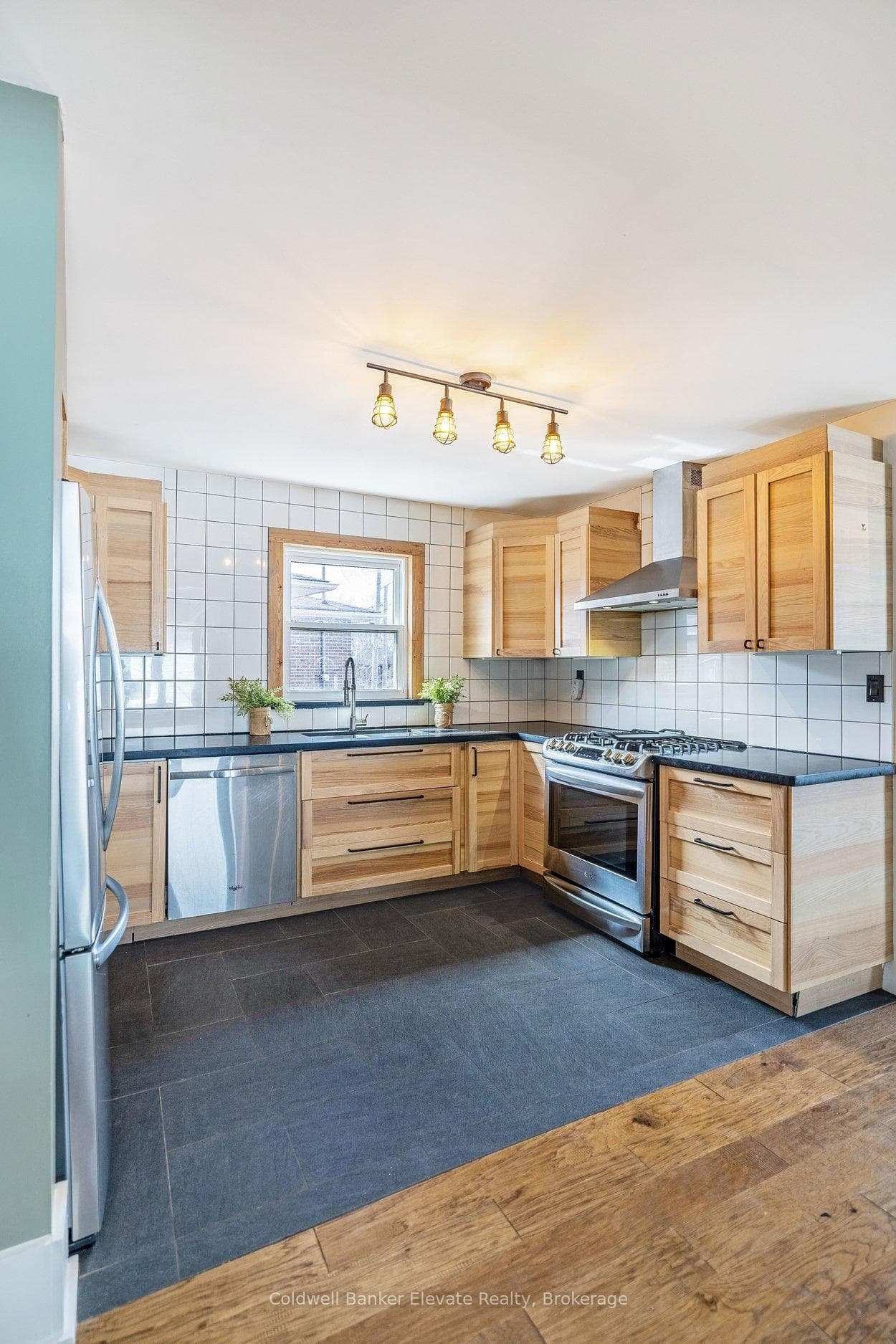 268 Peel Street photo 18