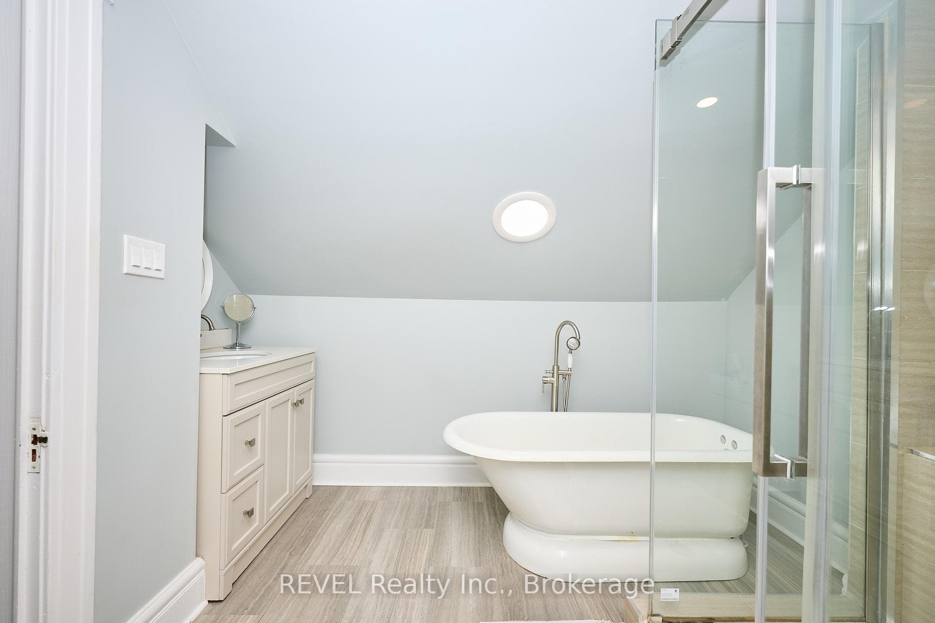 Comfortable soaker tub