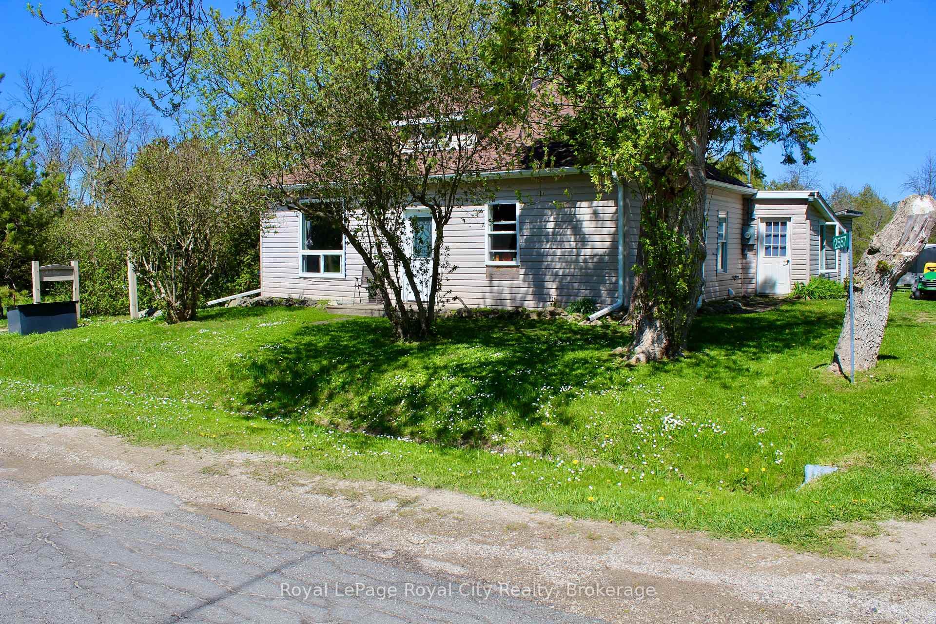 2557 Bruce Road photo 4